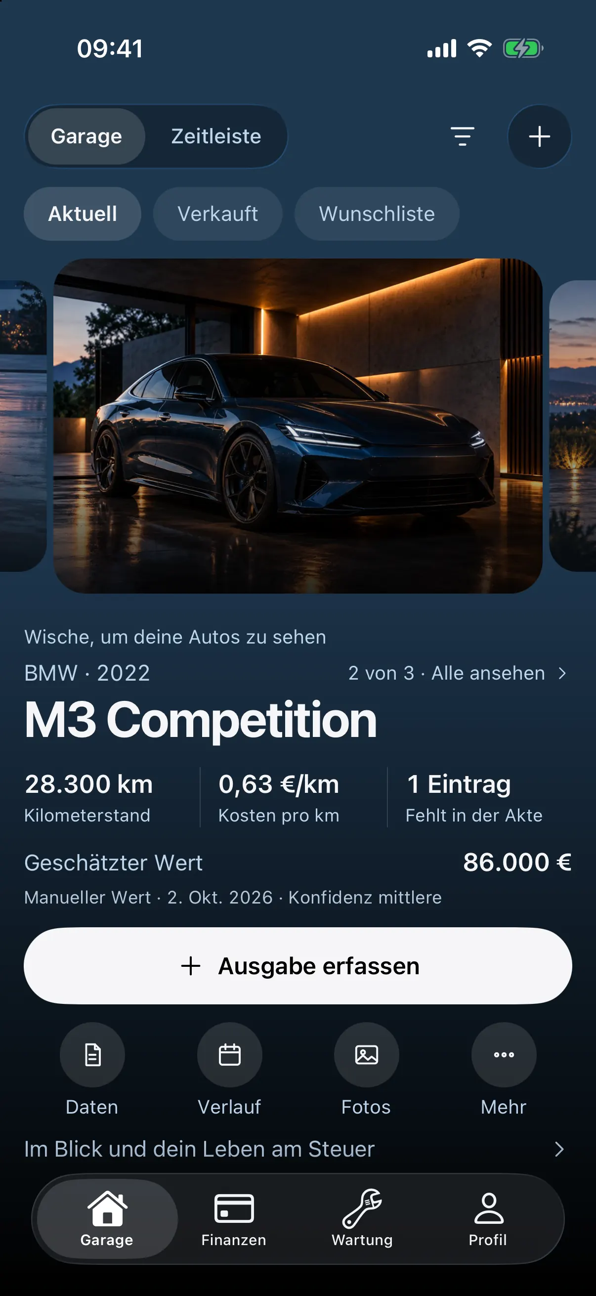 Die Garage in AutoFolio: ein blauer BMW M3 Competition im Auto-Karussell, getönt von seinem Foto, mit Kilometerstand, Kosten pro Kilometer und Schätzwert